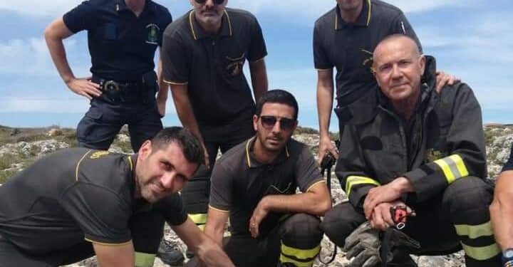 Siracusa. Husky incastrato tra gli scogli: tratto in salvo dai Vigili del Fuoco
