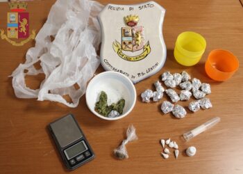 Lentini. Controlli antidroga, la Polizia arresta un uomo e denuncia una donna