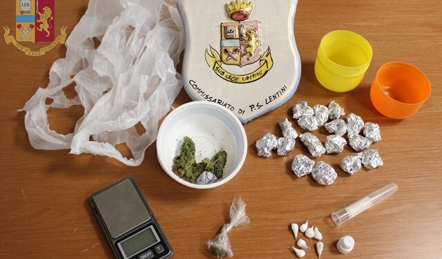Lentini. Controlli antidroga, la Polizia arresta un uomo e denuncia una donna