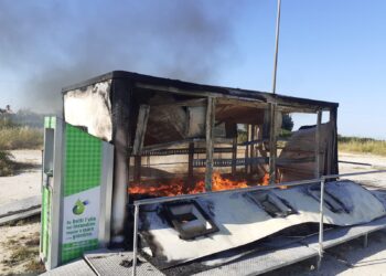 In fiamme l’isola ecologica di Testa dell’Acqua, Roma Costruzioni Srl: “atto che lascia perplessi”