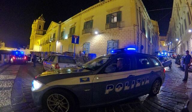 Siracusa. Donna denunciata per minacce aggravate, due uomini per violazione degli obblighi e uno perinterruzione di pubblico servizio