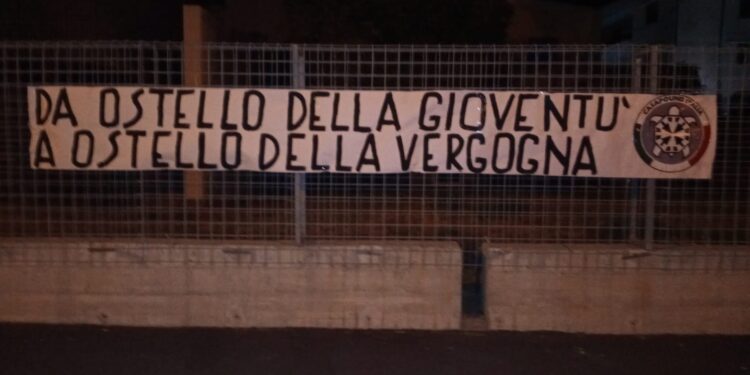 Siracusa. “Da ostello della gioventù a ostello della vergogna”, lo striscione di CasaPound