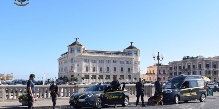 Siracusa. Sorpreso dalle Fiamme Gialle a rubare un’autovettura in sosta: arrestato 49enne