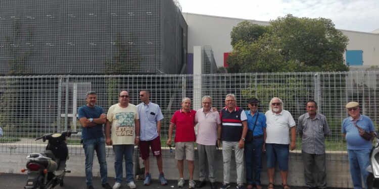 Manifestazione contro la proposta di destinare l’ostello della Gioventù di Belvedere a centro per immigrati