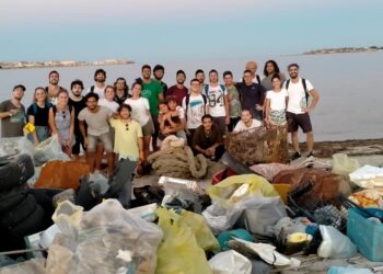 Siracusa. Volontari hanno ripulito la riserva Ciane Saline