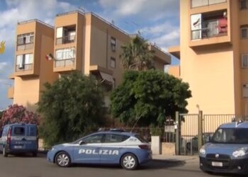 Siracusa. La Polizia rimuove sistema di videosorveglianza in una palazzina adibita a supermarket della droga