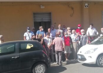Villasmundo, stamane protesta all’ufficio postale