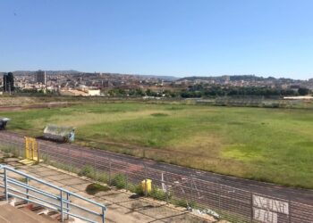 Noto. Abbandonato per la terza volta e nel degrado, l’agonia dello stadio “Palatucci”
