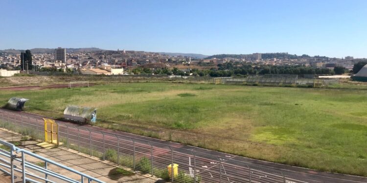 Noto. Abbandonato per la terza volta e nel degrado, l’agonia dello stadio “Palatucci”