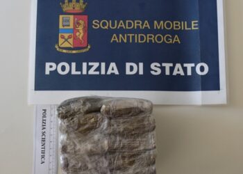 VIDEO – Siracusa. Operazione antidroga della Polizia, sequestrato un chilo di hashish e arrestato un 29enne