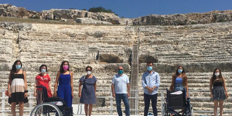 Siracusa. Rotaract dona due sedie a rotelle al Parco della Neapolis, soddisfatta l’associazione “Fiaba”