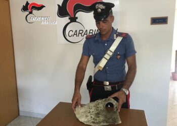 Pachino. Carabiniere rinviene durante immersione subacquea un’ancora in pietra