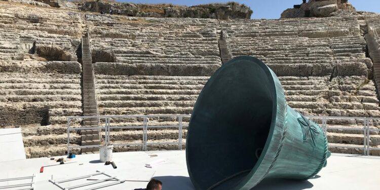 Siracusa. La performance di Mircea Cantor in prima mondiale domenica al Teatro Greco