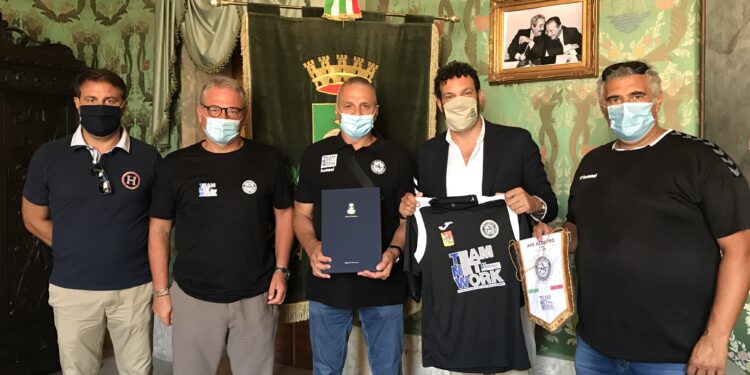 Siracusa. Zovko, l’ex terzino dell’Ortigia ricevuto dal Sindaco a Palazzo Vermexio