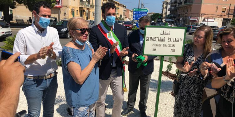 Inaugurato largo Iano Battaglia, il sindaco Italia: un siracusano vicino al popolo sempre fedele ai suoi ideali