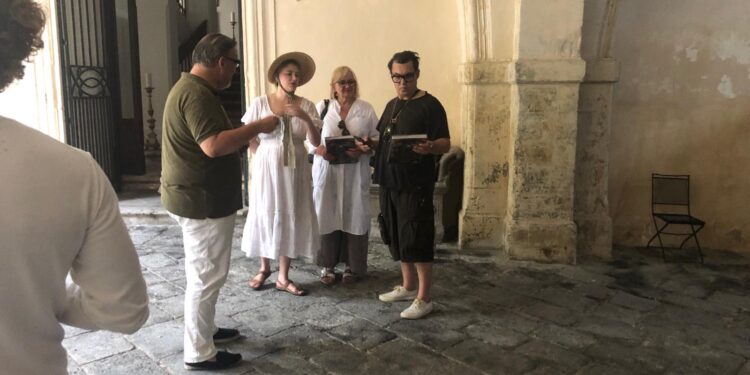 Noto torna ad essere set cinematografico, il regista Wright sceglie la città per il suo “Cyrano”