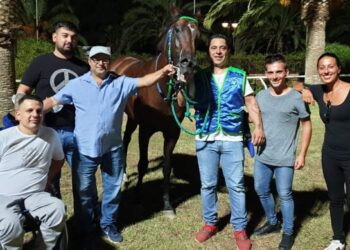 Siracusa. Every Promise superlativa in dirt; II Tris pennellata dal grigio Nonno Aurelio