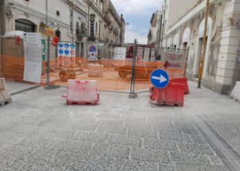 Siracusa. Via Crispi, Vinciullo e Marino: “arrivano altri 138 mila euro ma la strada è ancora chiusa”