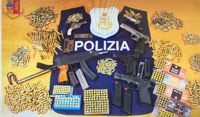 Lentini. Trovati in un casolare di contrada Gualdara armi da guerra e ingente munizionamento