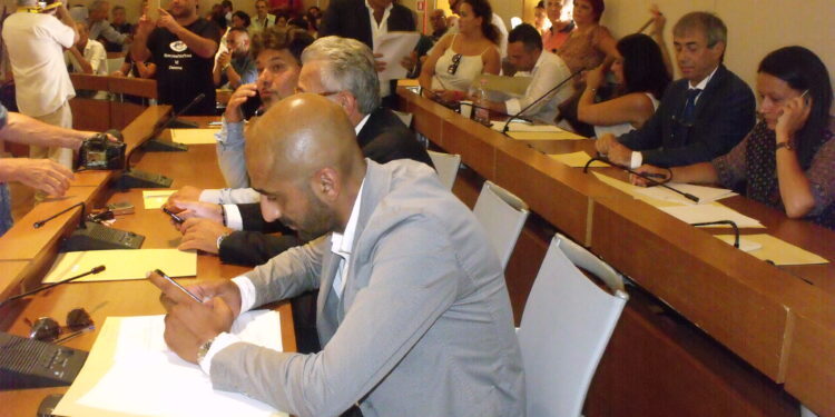 Siracusa. Scioglimento Consiglio Comunale, 17 consiglieri scrivono a Musumeci