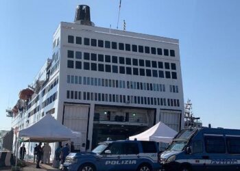 Siracusa. Arrestati 5 immigrati clandestini sbarcati dalla nave “Azzurra” ormeggiata al Porto di Augusta