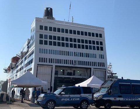Siracusa. Arrestati 5 immigrati clandestini sbarcati dalla nave “Azzurra” ormeggiata al Porto di Augusta