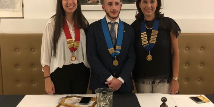Passaggio della campana dell’Interact Club Siracusa Monti Climiti