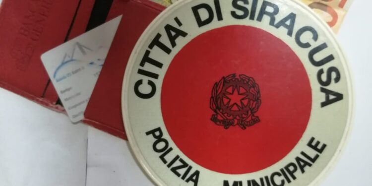 Siracusa. Trovato e consegnato al proprietario portafogli con contanti e documenti