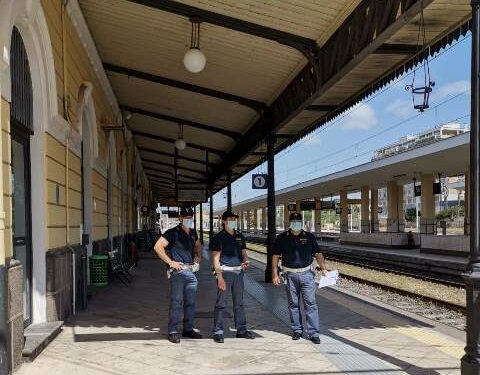 Trafficante di droga espulso dall’Italia arrestato dalla Polizia sul treno regionale nei pressi di Noto