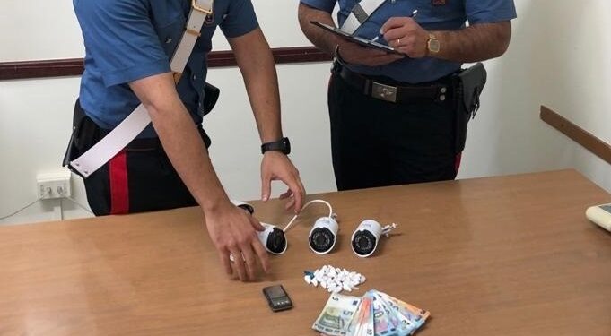 Floridia. Gestiva lo spaccio di droga da casa, arrestato dai Carabinieri