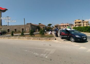 Noto. Tenta di rubare all’interno di un’auto in sosta, sorpreso da un Carabiniere libero dal servizio