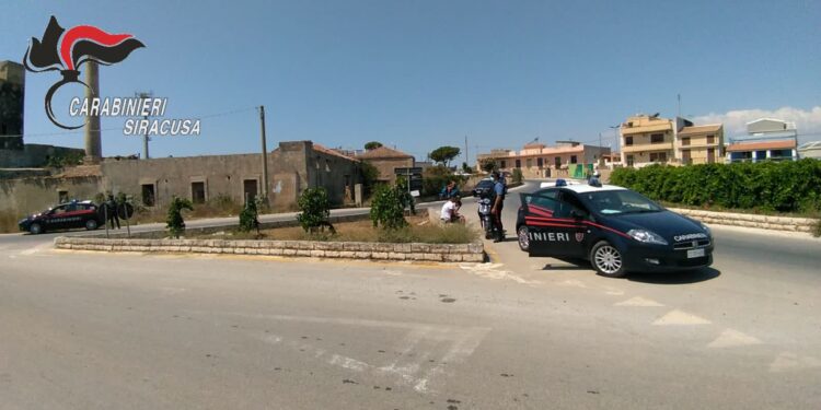 Noto. Tenta di rubare all’interno di un’auto in sosta, sorpreso da un Carabiniere libero dal servizio