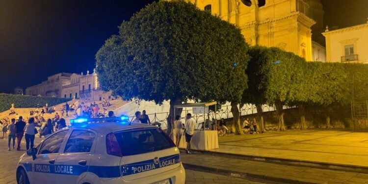 Noto. La Polizia Municipale ha deferito un uomo per minacce, resistenza e lesioni a pubblico ufficiale