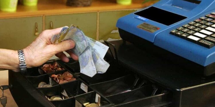 Portopalo. Tenta di rubare dal registratore di cassa di un bar- ristorante: sorpreso dal proprietario e denunciato