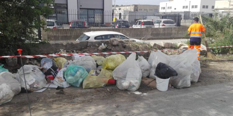 Siracusa. Nucleo ambientale della Polizia Municipale sequestra area adibita a discarica in via Stentinello