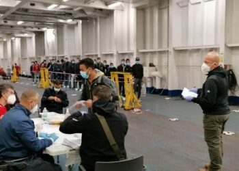 Augusta. Nave quarantena “Suprema”, sbarcati 382 stranieri