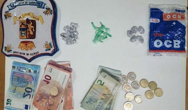 Siracusa, controlli antidroga. Denunciati due giovani