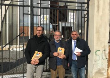 Palestra scuola elementare di Belvedere. Vinciullo, Basile e Marino: “un mese di ritardo nella consegna dei lavori”