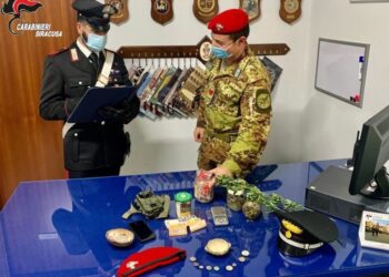 Sortino. Detenzione di stupefacenti e possesso di beni culturali dello Stato: denunciato