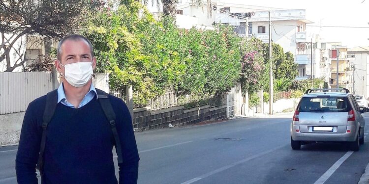 Siracusa, Mangiafico: “chilometri di strade senza marciapiedi, segnaletica verticale non visibile e diritti dei pedoni violati”