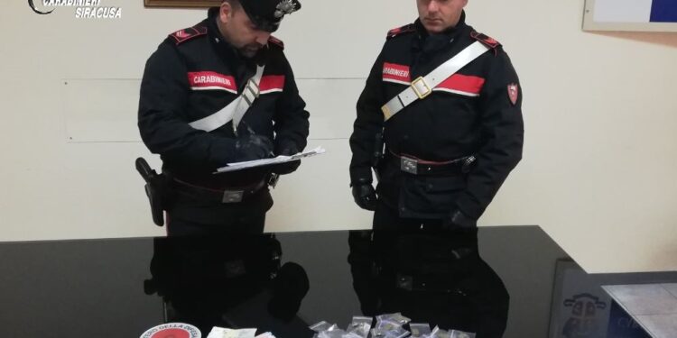 Siracusa. Detenzione illecita di stupefacenti e violazione normativa anti covid, denunciato