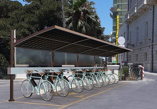 Siracusa. Mobilità sostenibile, il Comune sceglie pensiline fotovoltaiche per la ricarica di bici elettriche