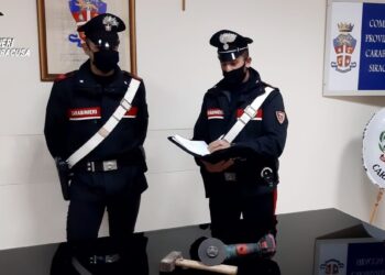 Siracusa. Tenta di rubare oltre 500 litri di benzina da un deposito: arrestato
