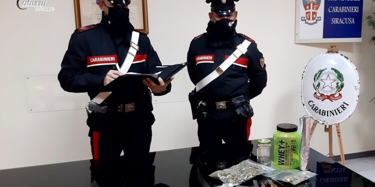 Siracusa. Nascondeva la droga nel barattolo delle proteine, arrestato dai Carabinieri
