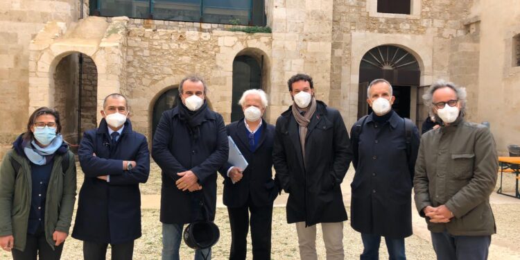 Siracusa. Il sindaco Italia e l’assessore Granata  accolti sul set di “Cyrano”