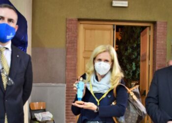 Coldiretti e Confartigianato donano una statuina del presepe alle diocesi di Siracusa e Noto