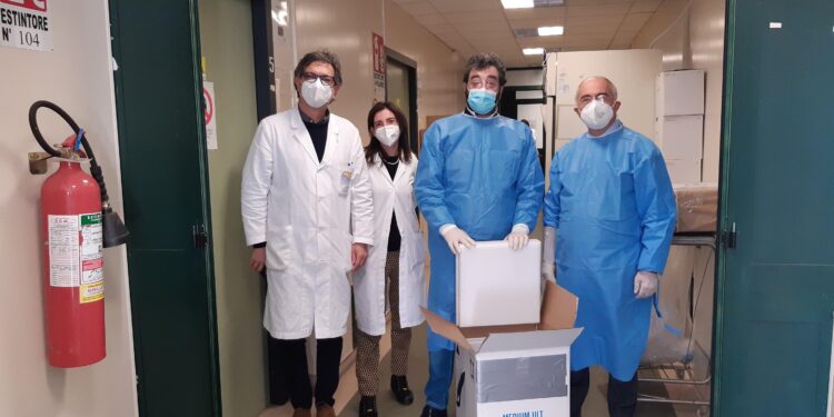 Arrivati stamane i primi vaccini anticovid a Siracusa, comincia la somministrazione