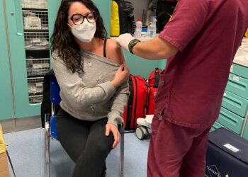 Anche due giovani infermiere di Canicattini Bagni tra il personale sanitario vaccinato ieri a Siracusa