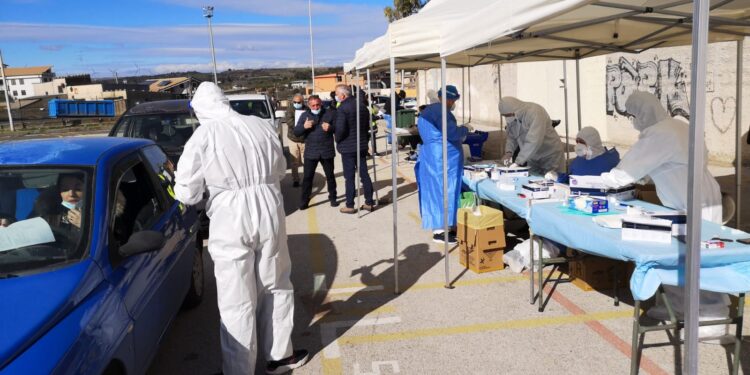 Screening Covid-19 scuole elementari e medie, in tre giorni eseguiti 7.234 tamponi