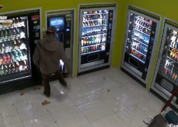 Siracusa. Derubano distributori automatici di bevande: denunciati